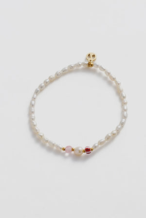 ZAFINO Amber Stretch Bracelet - Blush & Gold Pearl bracelet with gold clasp