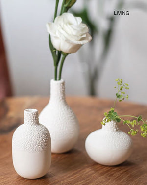 Räder - Pearl Set of 3 - Mini Vases Three white textured vases