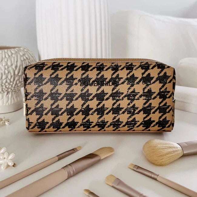 Brianna Makeup Bag - Houndstooth Camel- Louen Hide