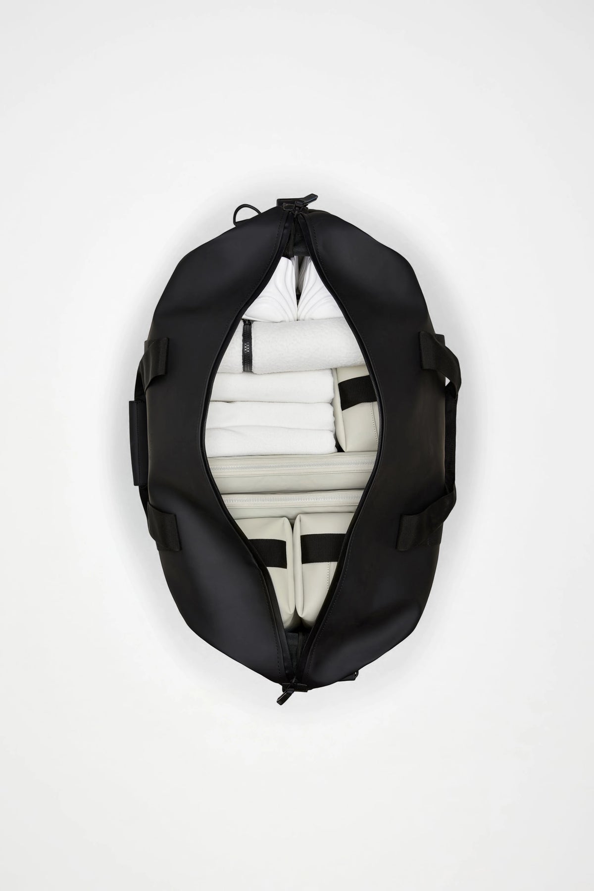 RAINS Hilo Weekend Bag W3 - Raven Silver duffel bag