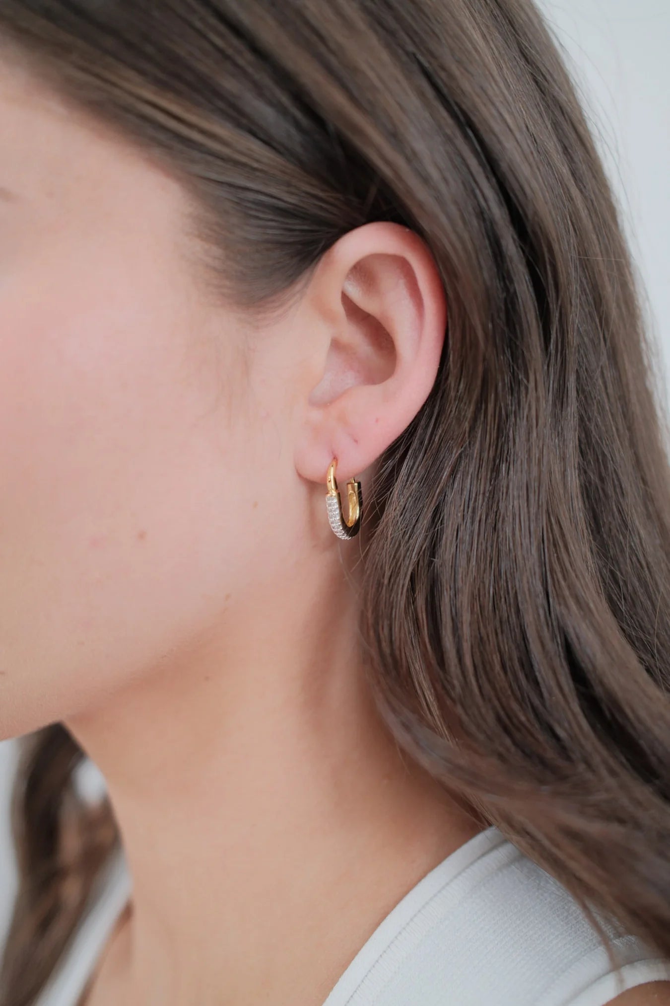 ZAFINO 7430 Phoebe Hoop - Gold hoop earrings with embedded stones 