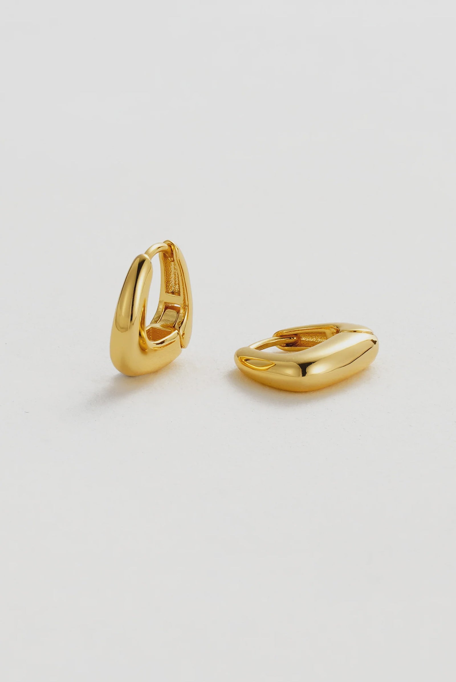 Neve Huggie - Gold - Earrings