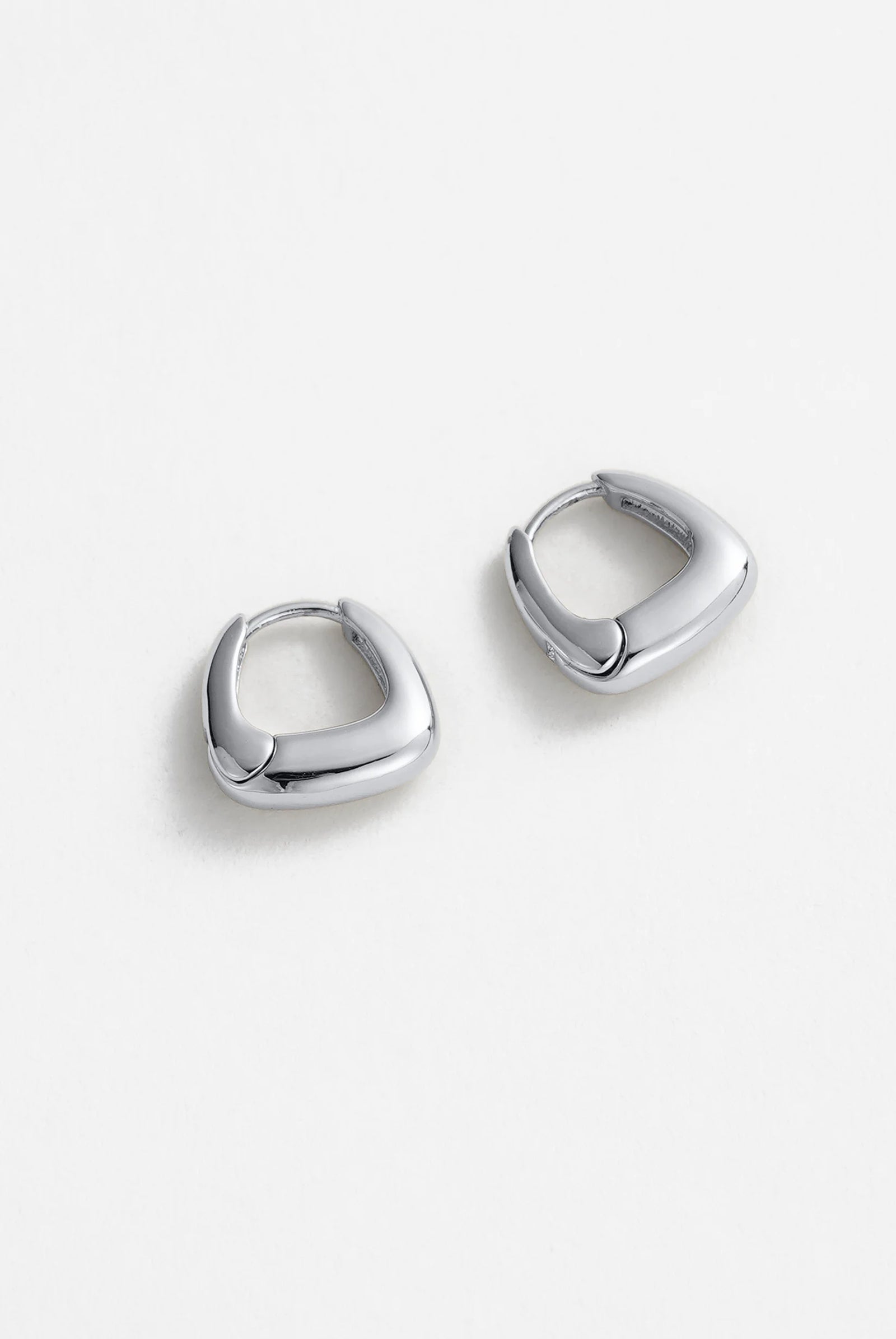 ZAFINO Neve Huggie - Silver - Earrings 7700