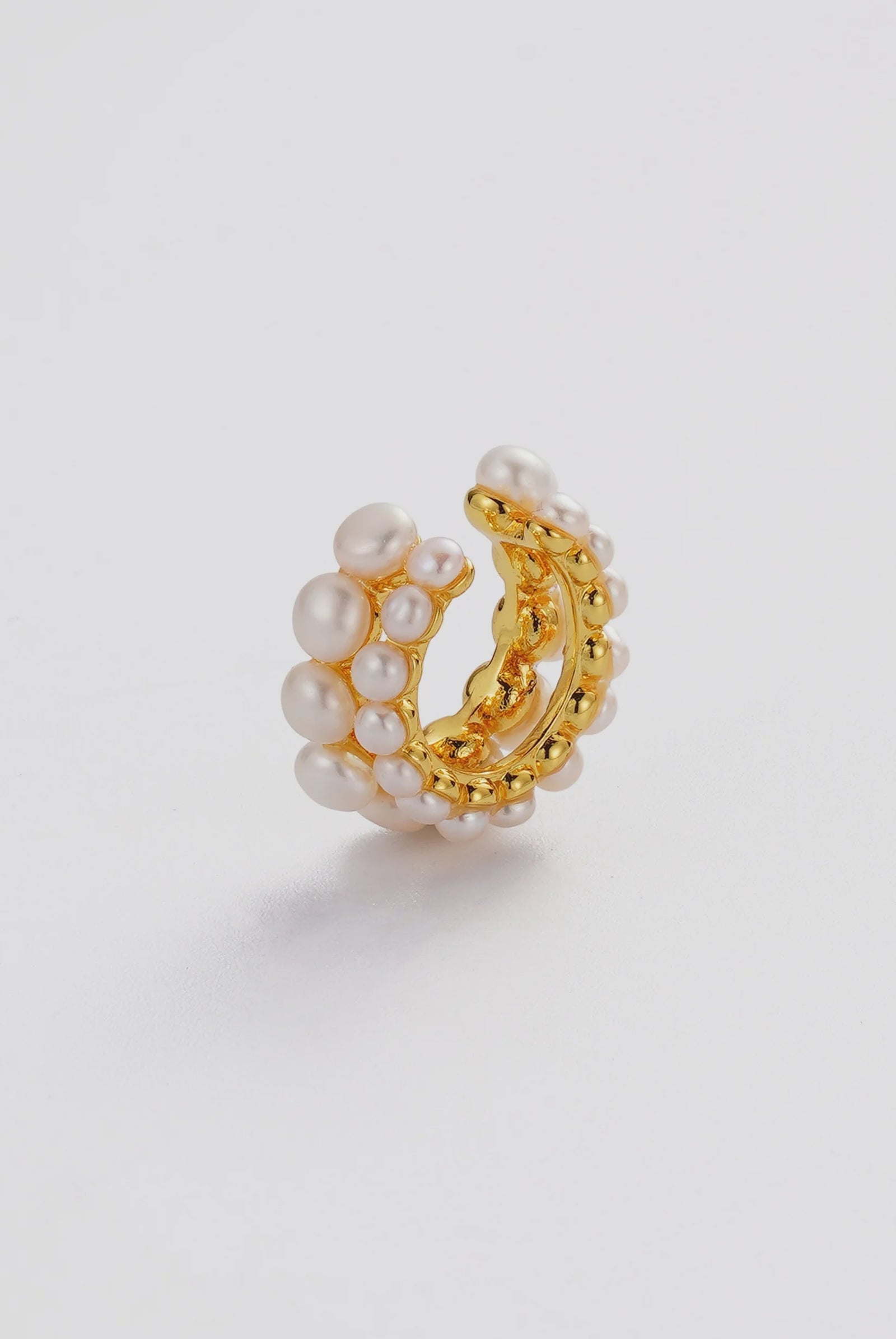 ZAFINO Luna Pearl Ear Cuff Gold hoop earring with pearl-like beads