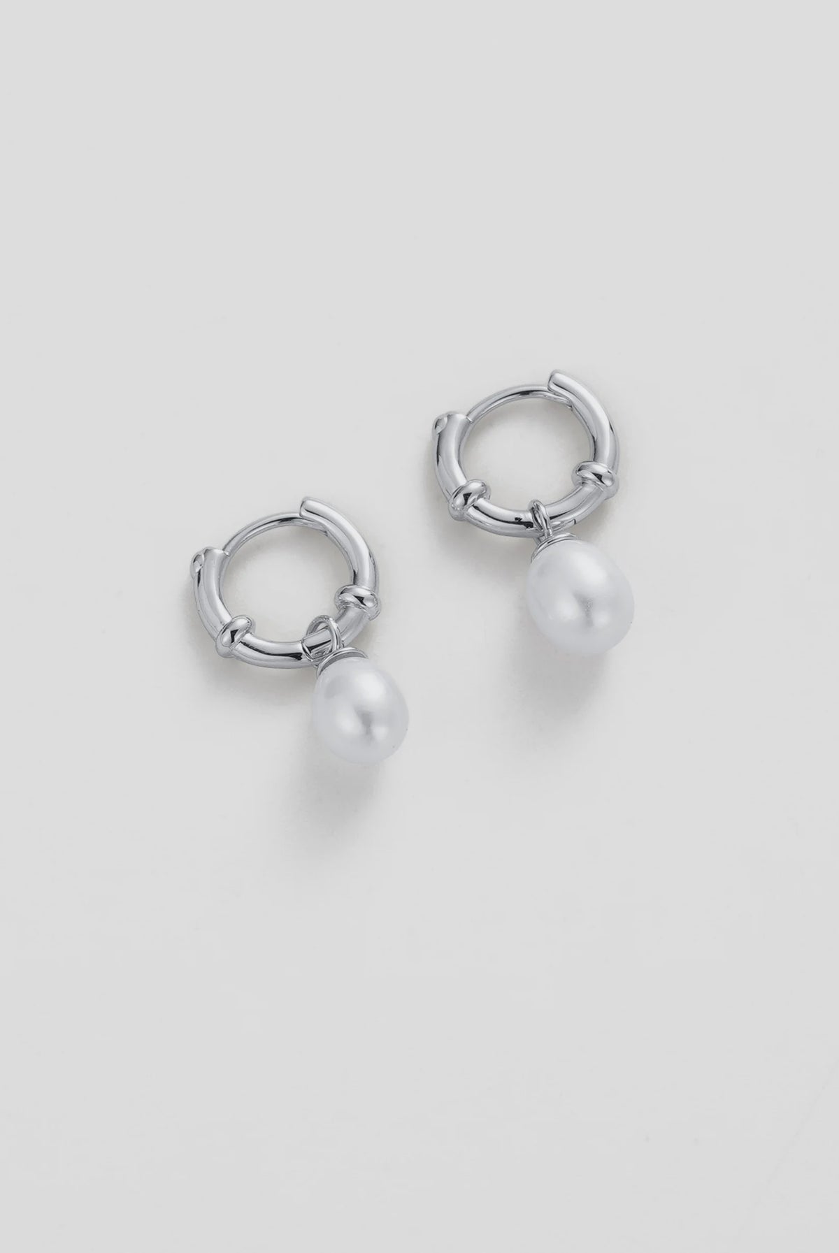 ZAFINO Tessa Pearl Hoop Silver hoop earrings with pearl beads 7789