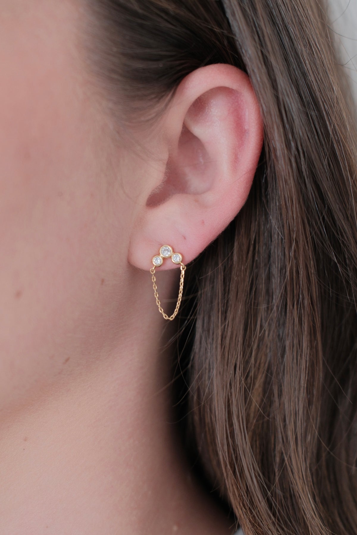ZAFINO Tia Stud Gold chain earrings with clear gemstones