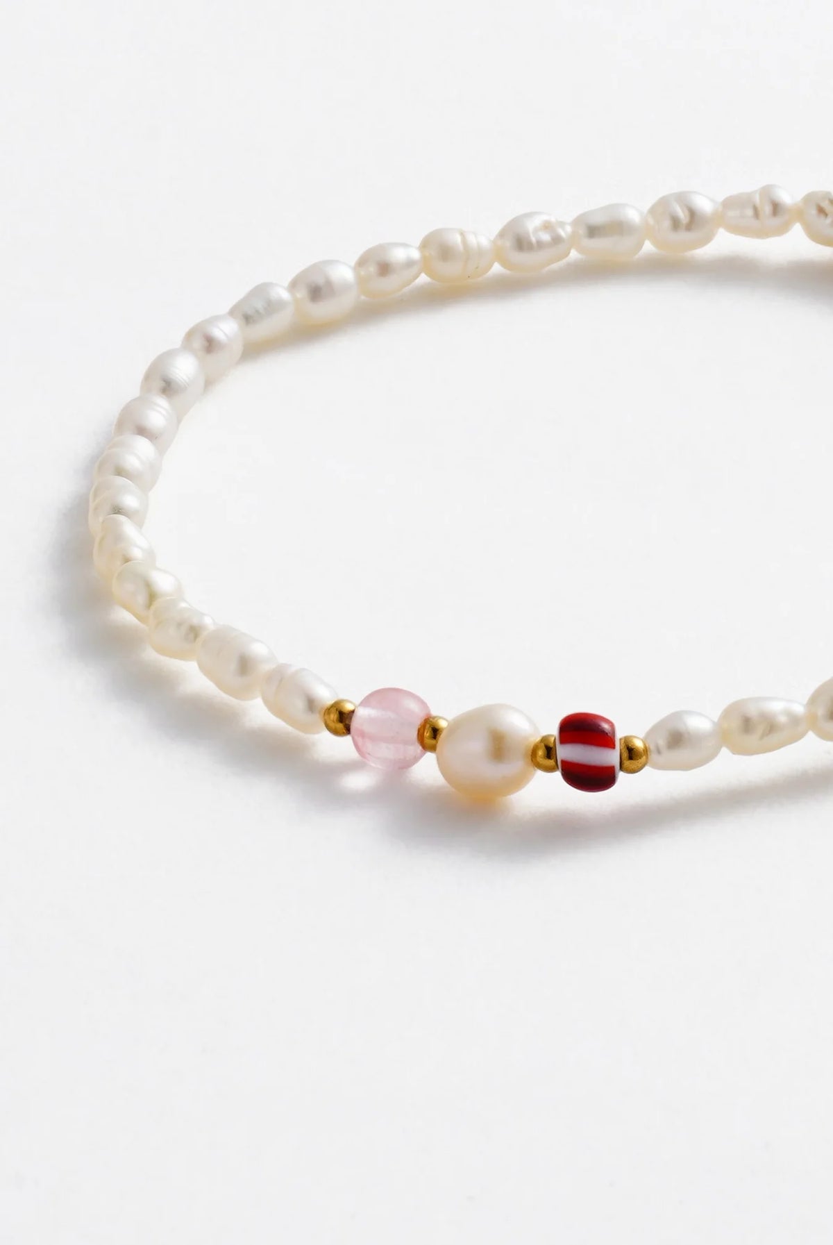 ZAFINO Amber Stretch Bracelet - Blush & Gold Pearl bracelet with gold clasp