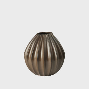 BROSTE Vase Wide Large - Antique Brown Bronze-colored vase with ribbed texture