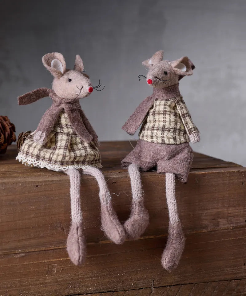 French Country Collections Brown Peter Mouse Sitting Christmas Decoration