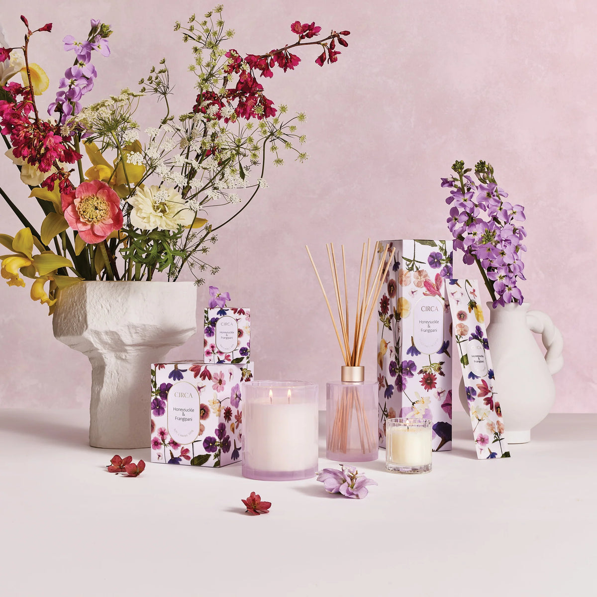 CIRCA Soy Candle 350g - Honeysuckle & Frangipani