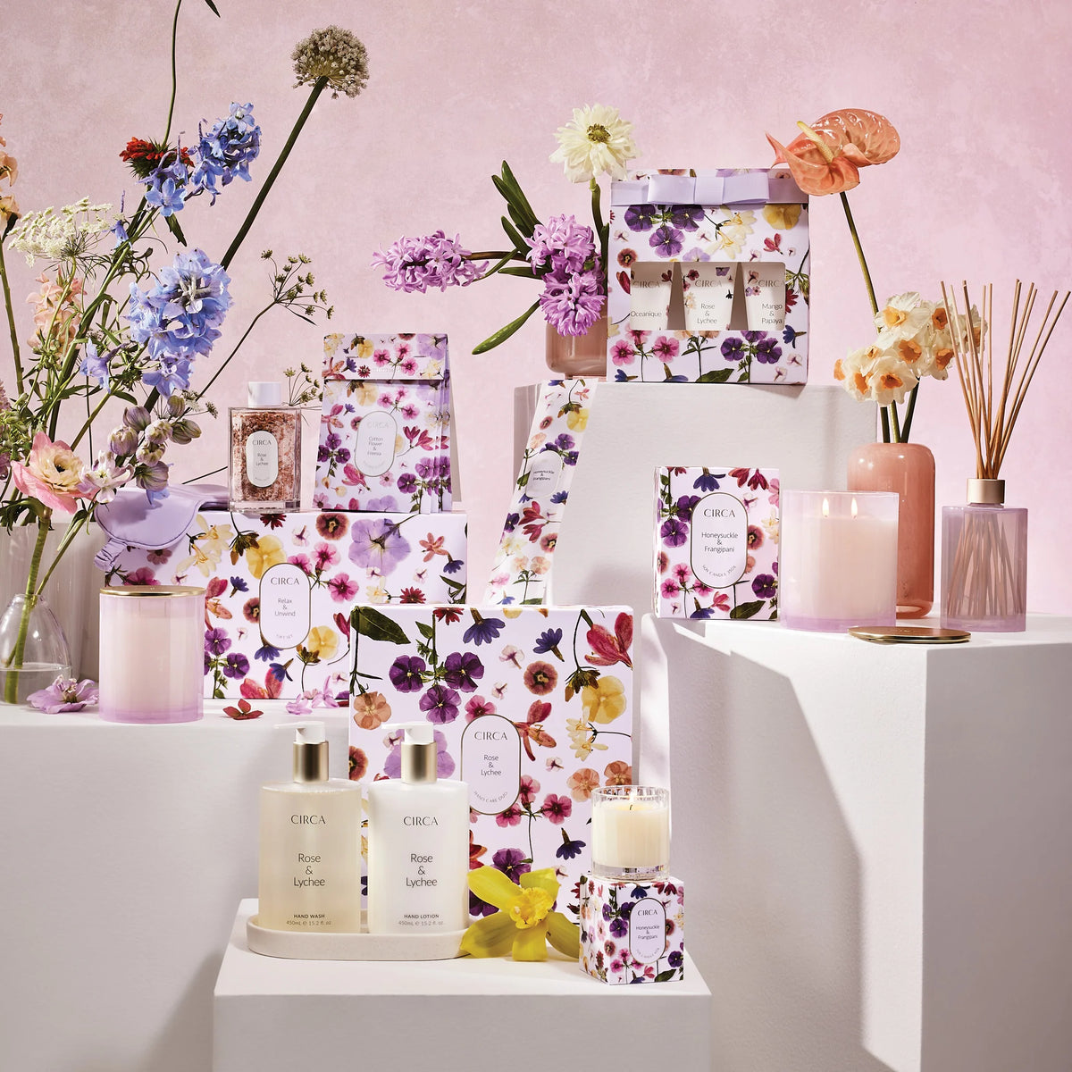 CIRCA Soy Candle 350g - Honeysuckle & Frangipani