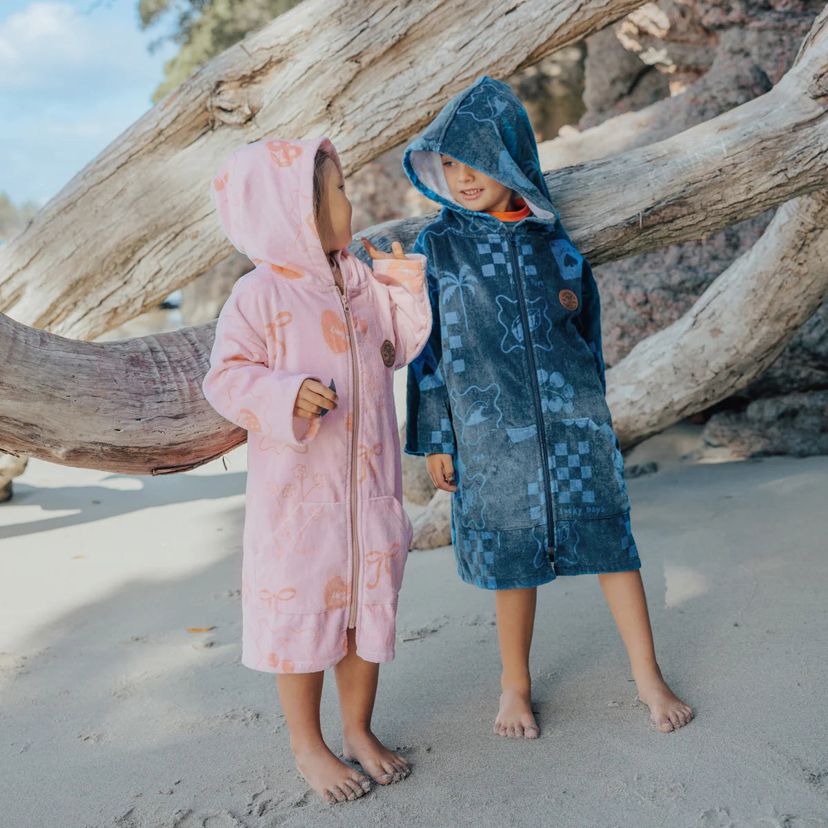 CRYWOLF KIDS BOYS EVERYWHERE ZIP-UP TOWEL Navy Beach Wear