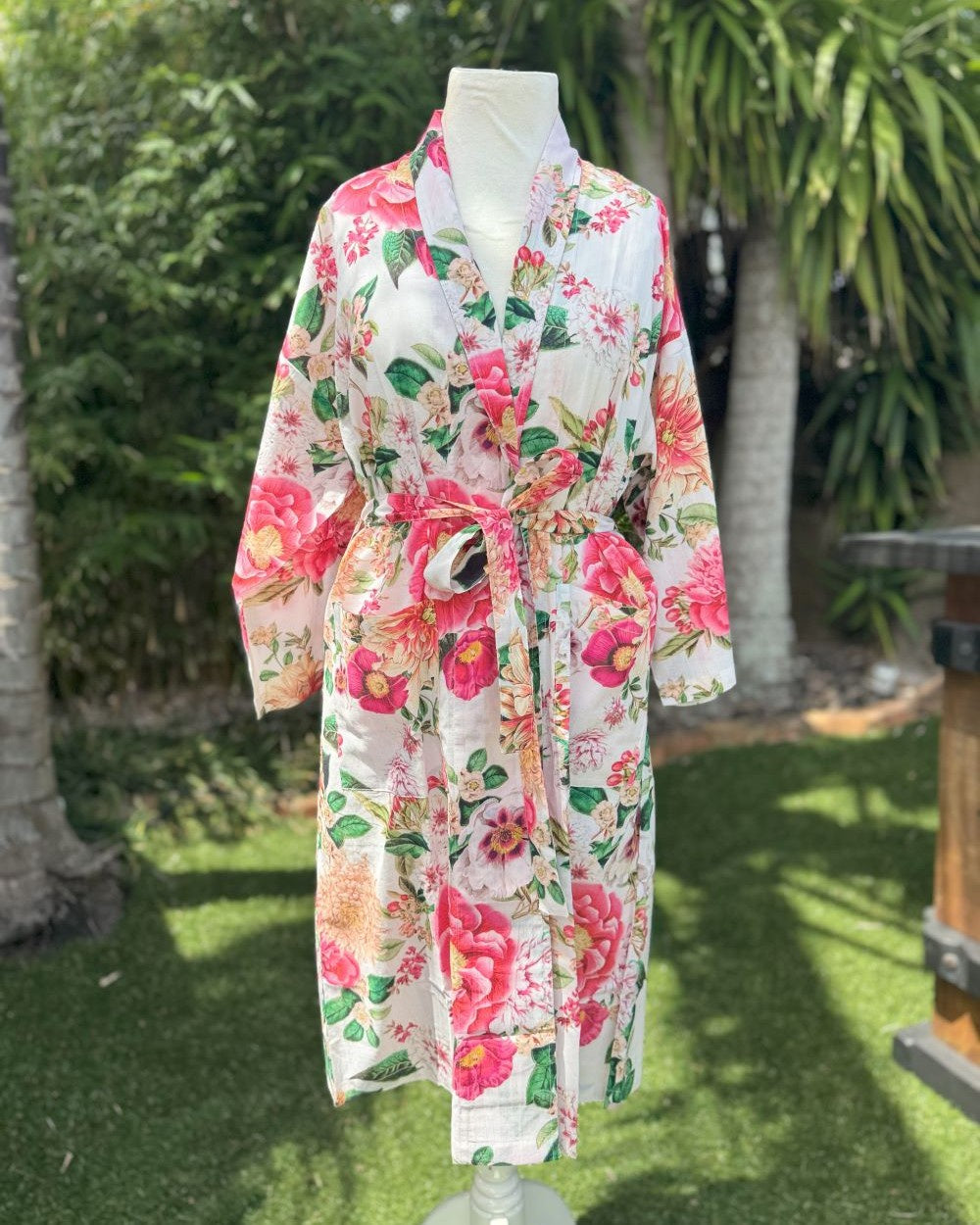 Blazing Daisy Fleur Kimono Robe White Floral print
