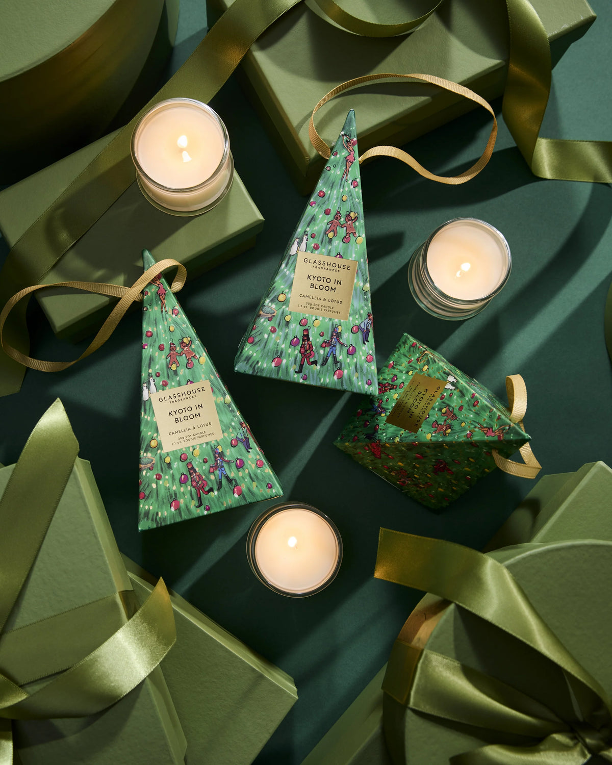 Glasshouse GF 30g Christmas Tree Bauble Candle - Kyoto In Bloom - X26