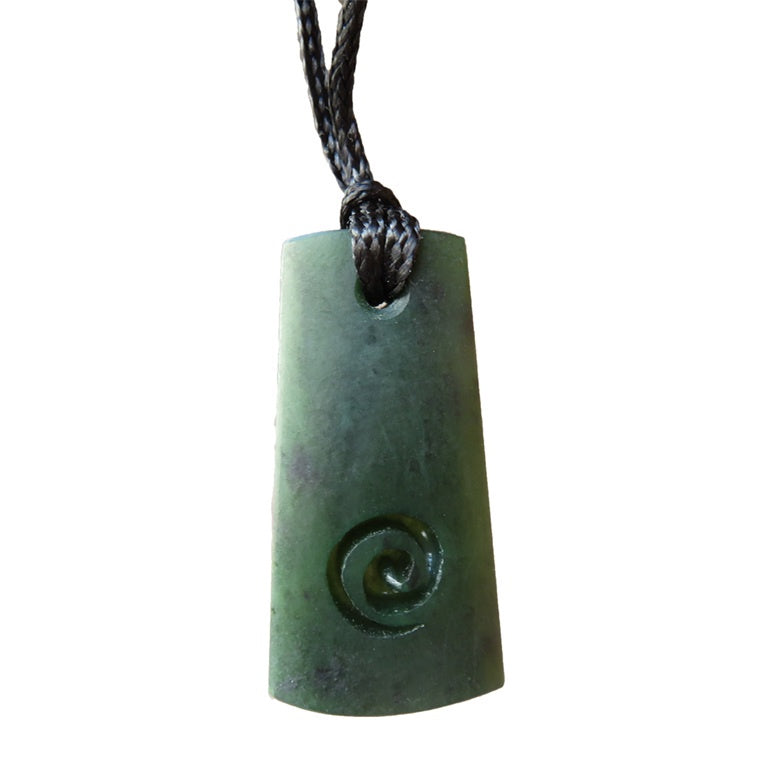 Greenstone wedge-shaped Pendant Koru