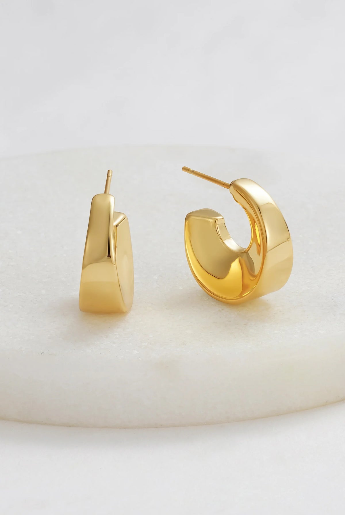 ZAFINO Harper Hoop - Gold - Essential Earring