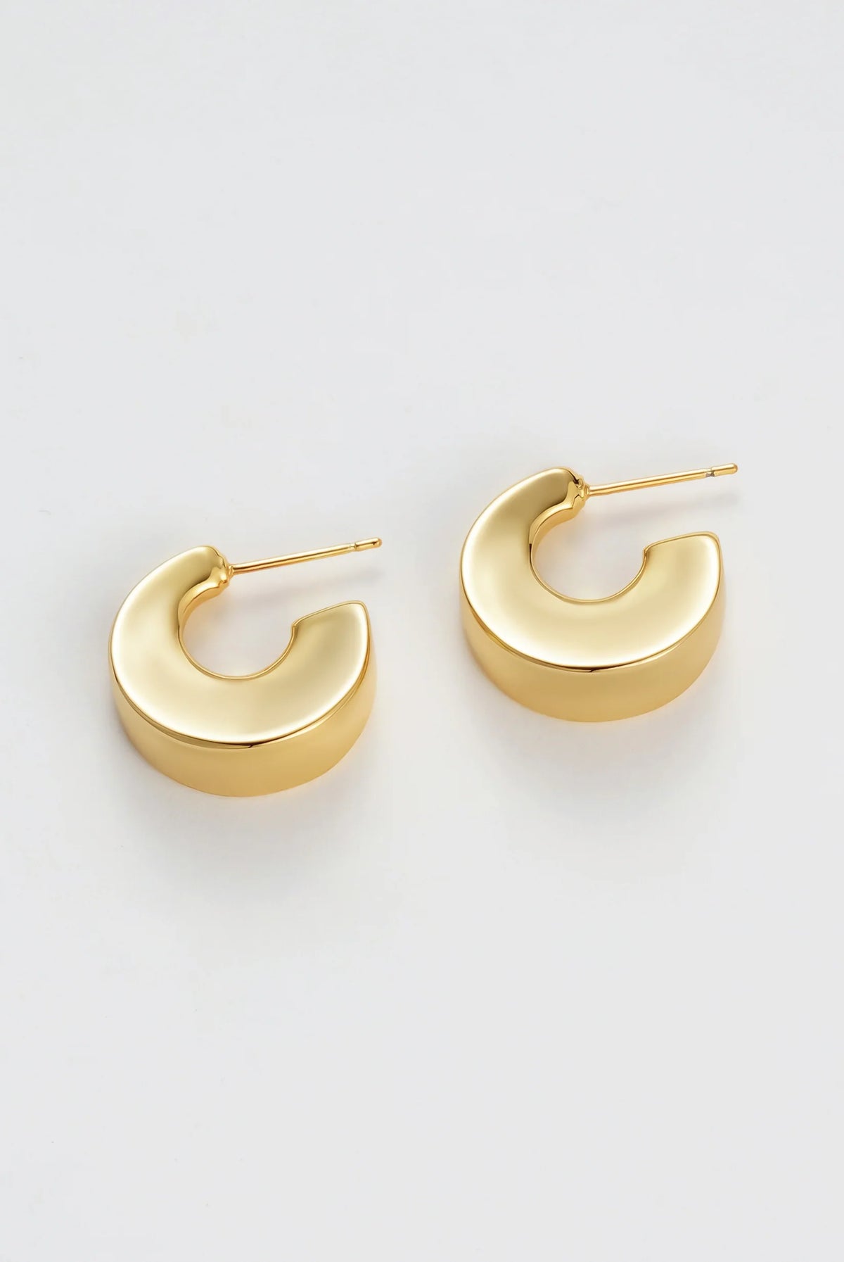 ZAFINO Harper Hoop - Gold - Essential Earring