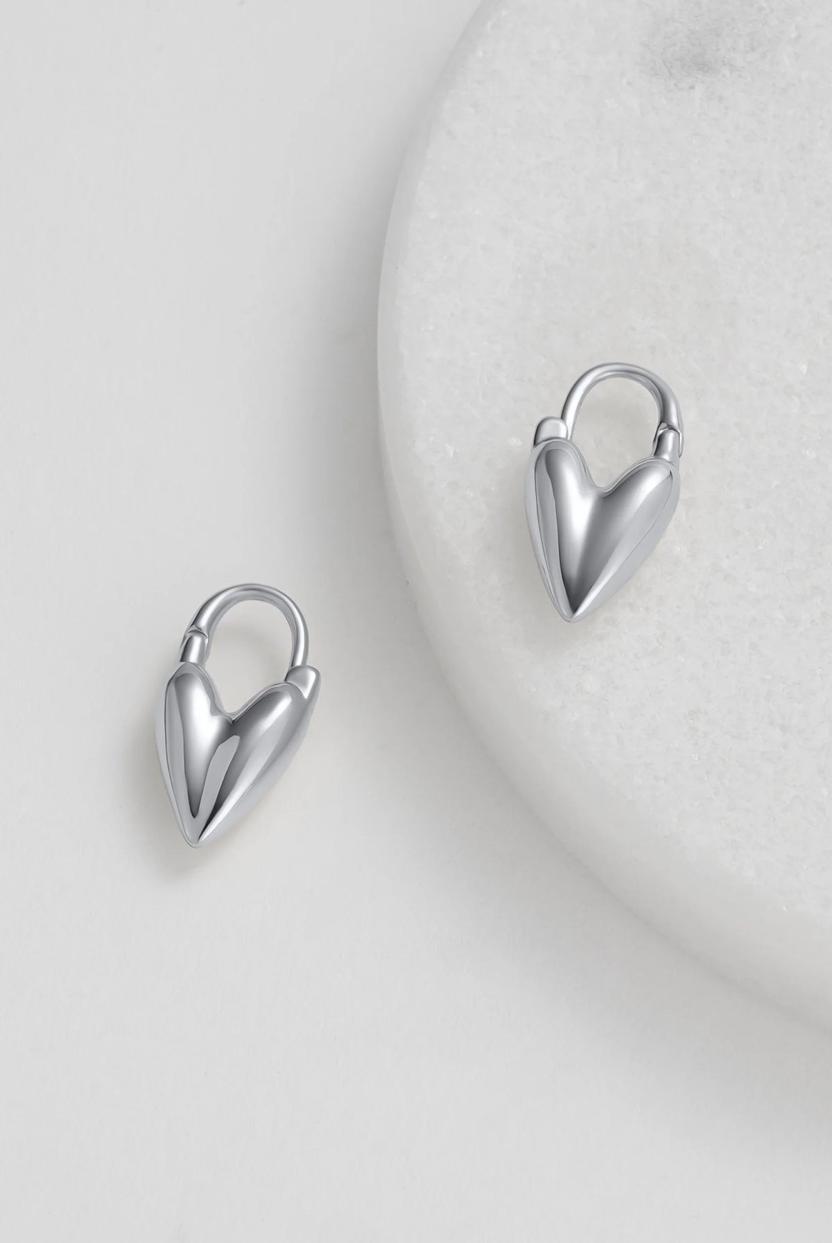 ZAFINO Jess Heart Hoop Essential Earring - Silver 7534