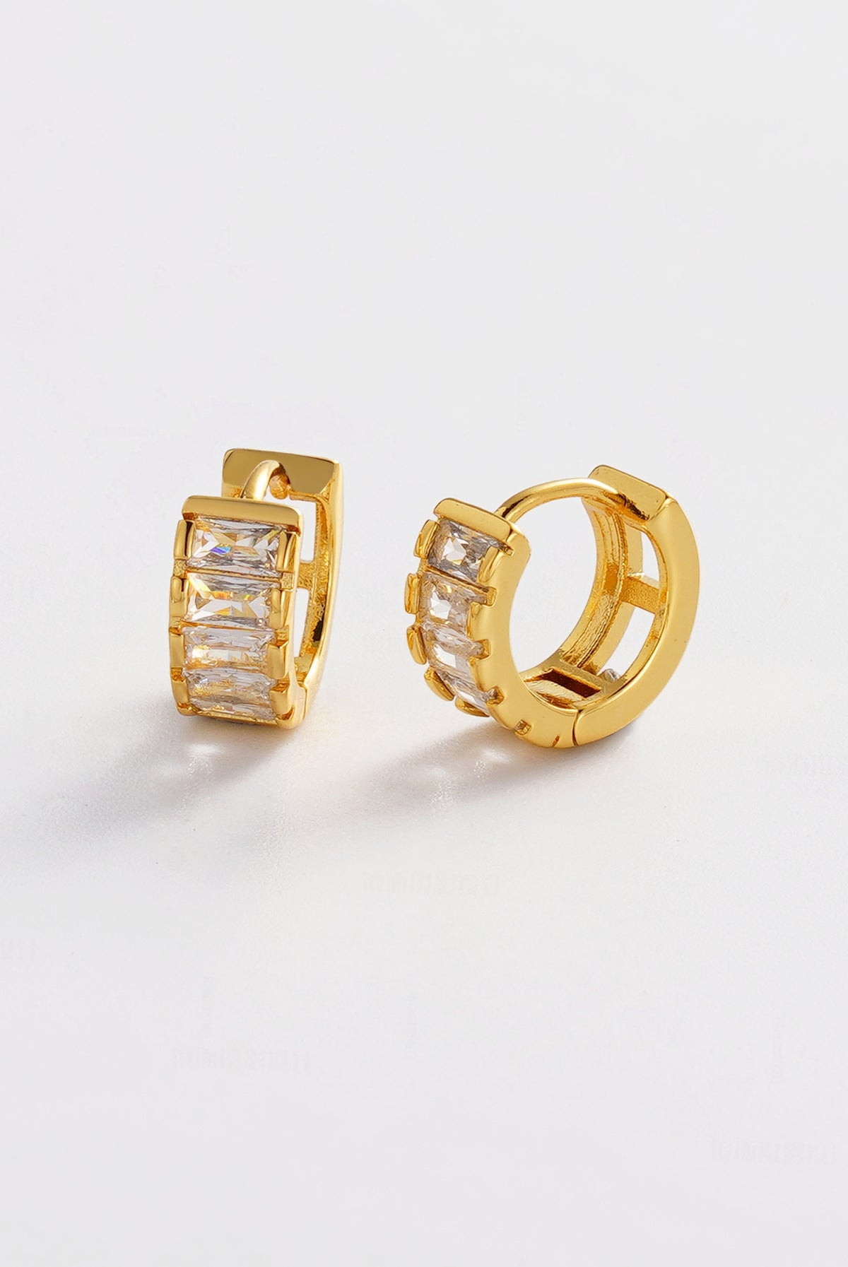 Kira Huggie - Clear - Gold