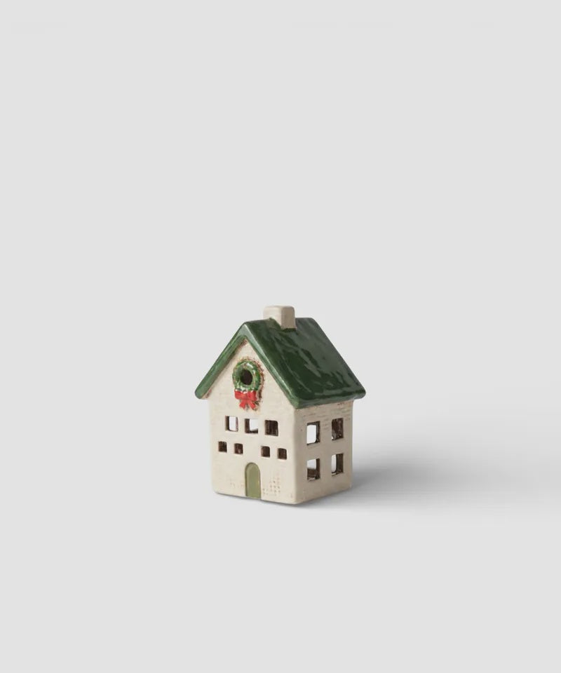 Nordgard Cottage with Bow Wreath