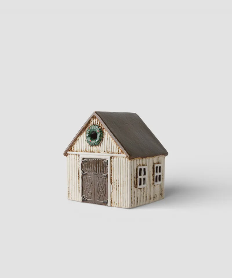 Nordgard Stable with Wreath