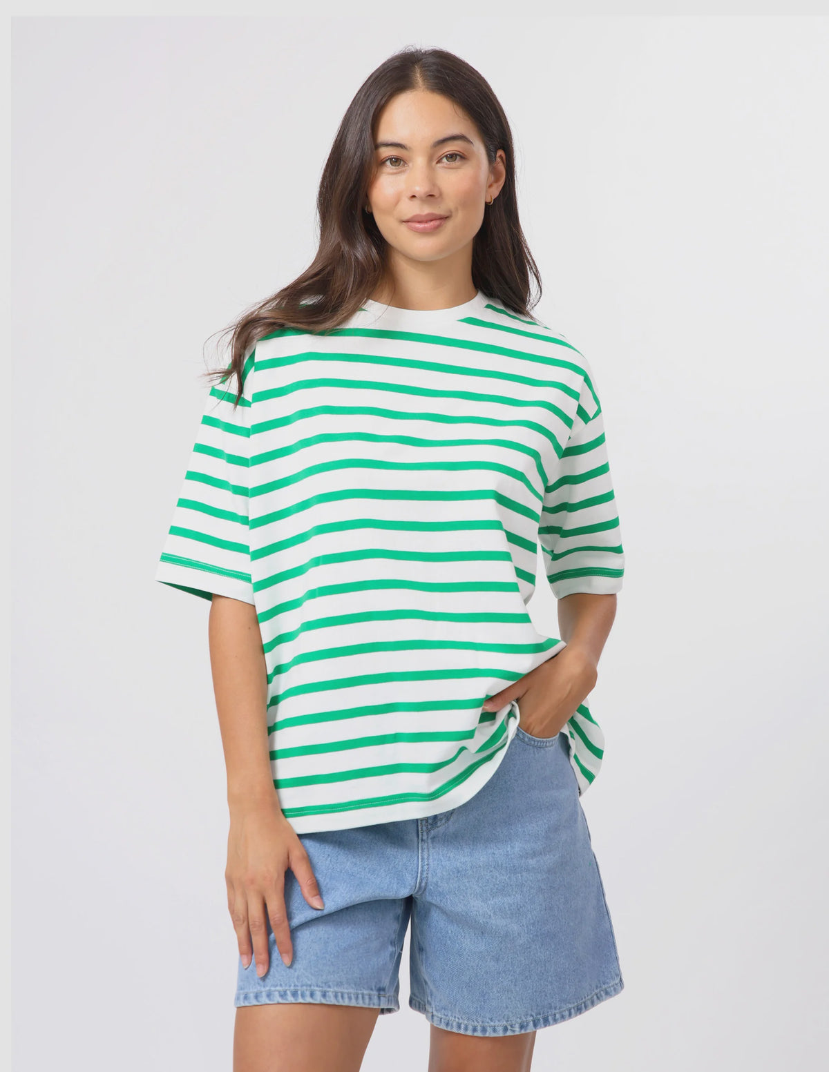 Stella+Gemma Relaxed boxy fit crew neck with drop shoulder sleeves
100% COTTON PORTER-TEE-STRIPE-EMERALD