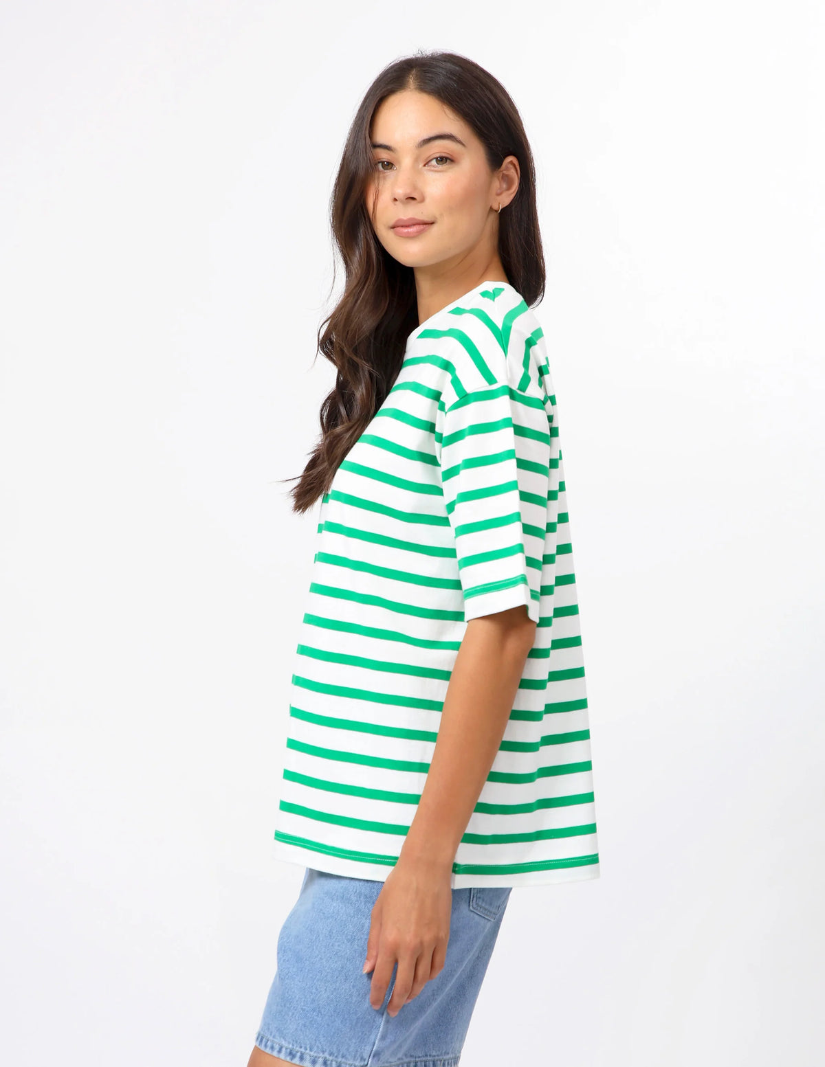 Stella+Gemma Relaxed boxy fit crew neck with drop shoulder sleeves
100% COTTON PORTER-TEE-STRIPE-EMERALD