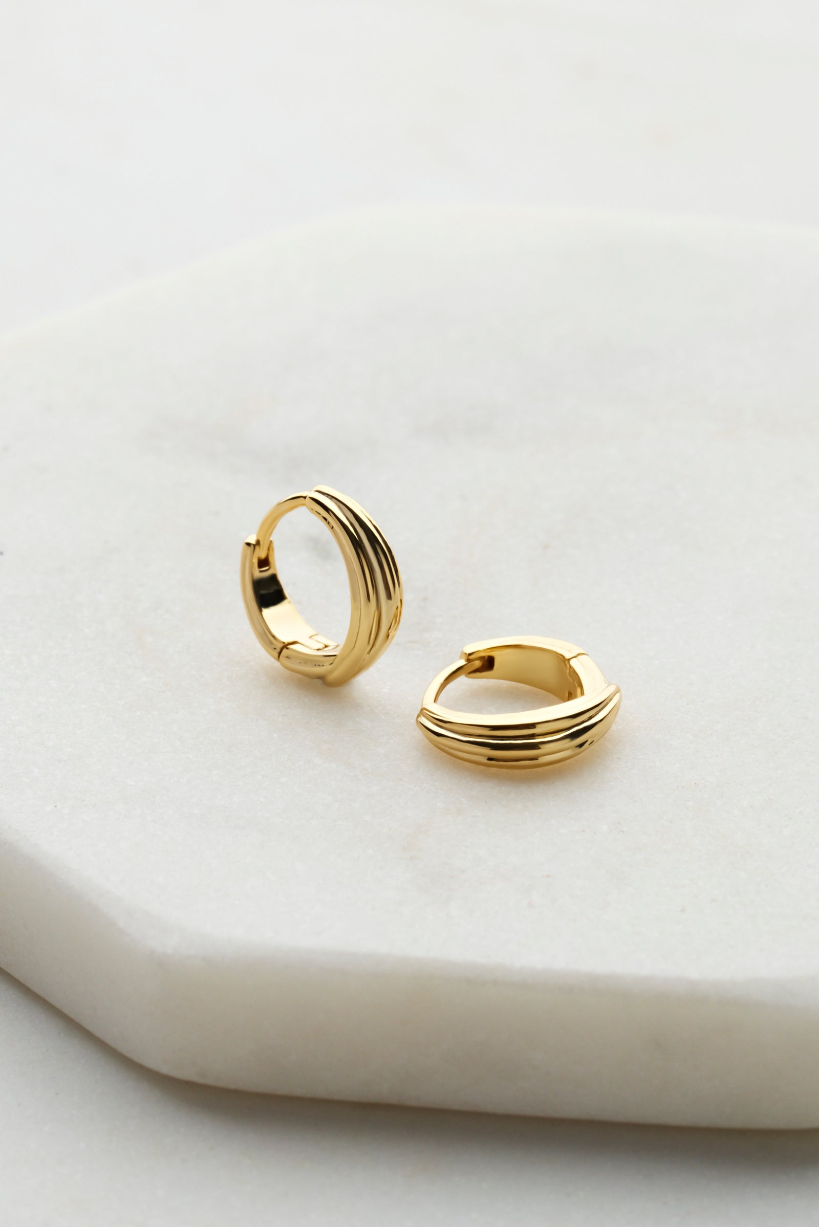 Paris Huggie - Gold - Earrings