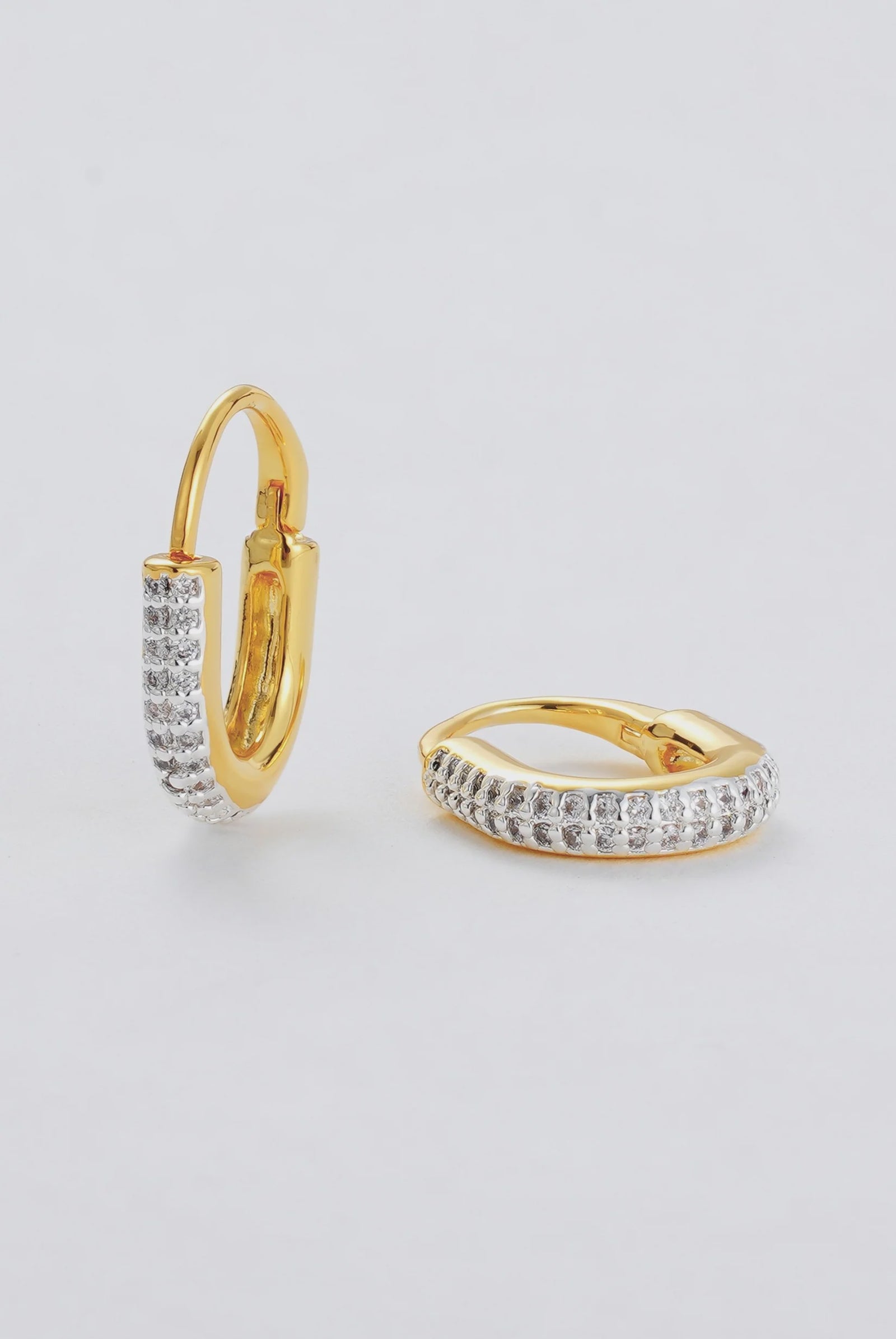 ZAFINO 7430 Phoebe Hoop - Gold hoop earrings with embedded stones 