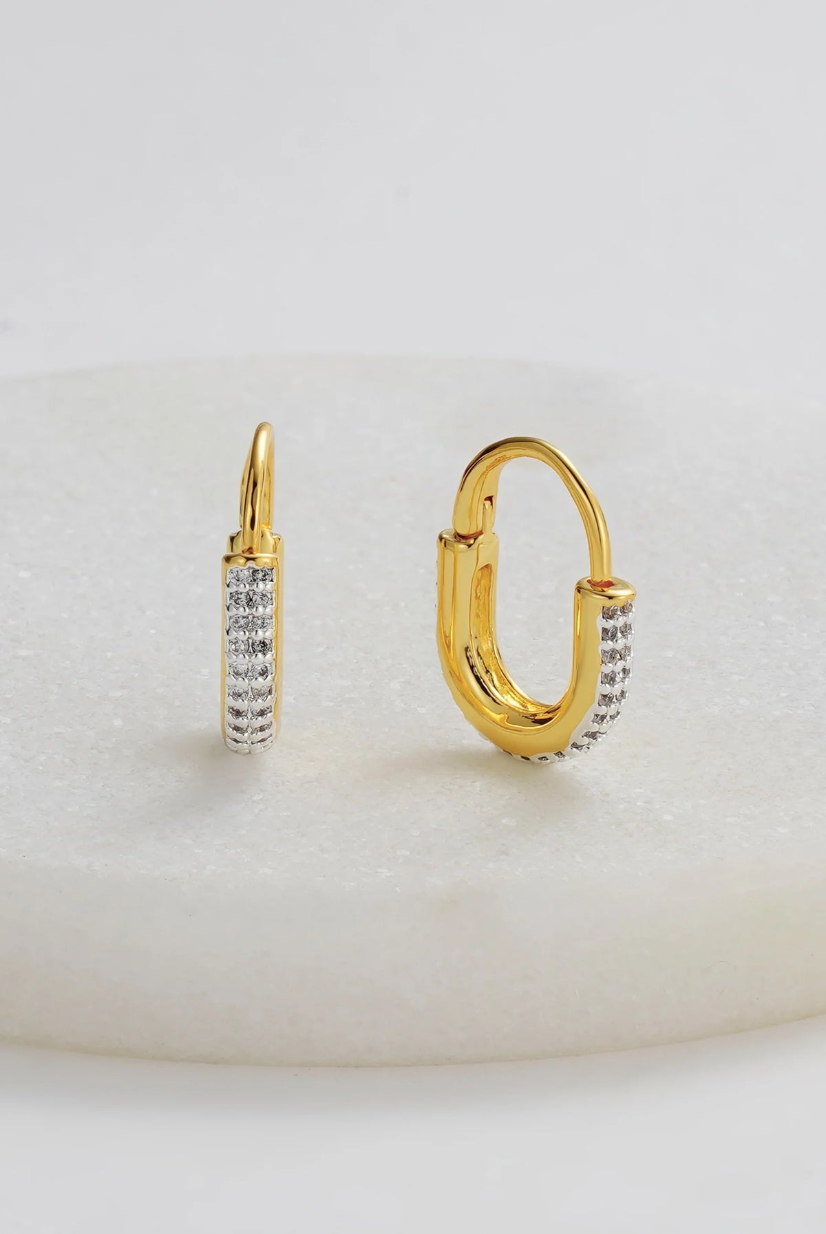 ZAFINO 7430 Phoebe Hoop - Gold hoop earrings with embedded stones 