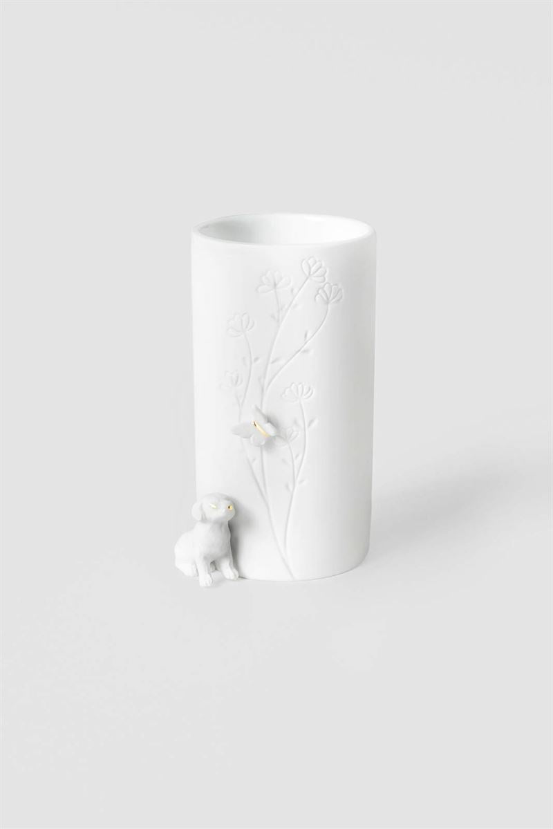 Räder - Sitting Dog - Porcelain Vase White ceramic vase with textured surface