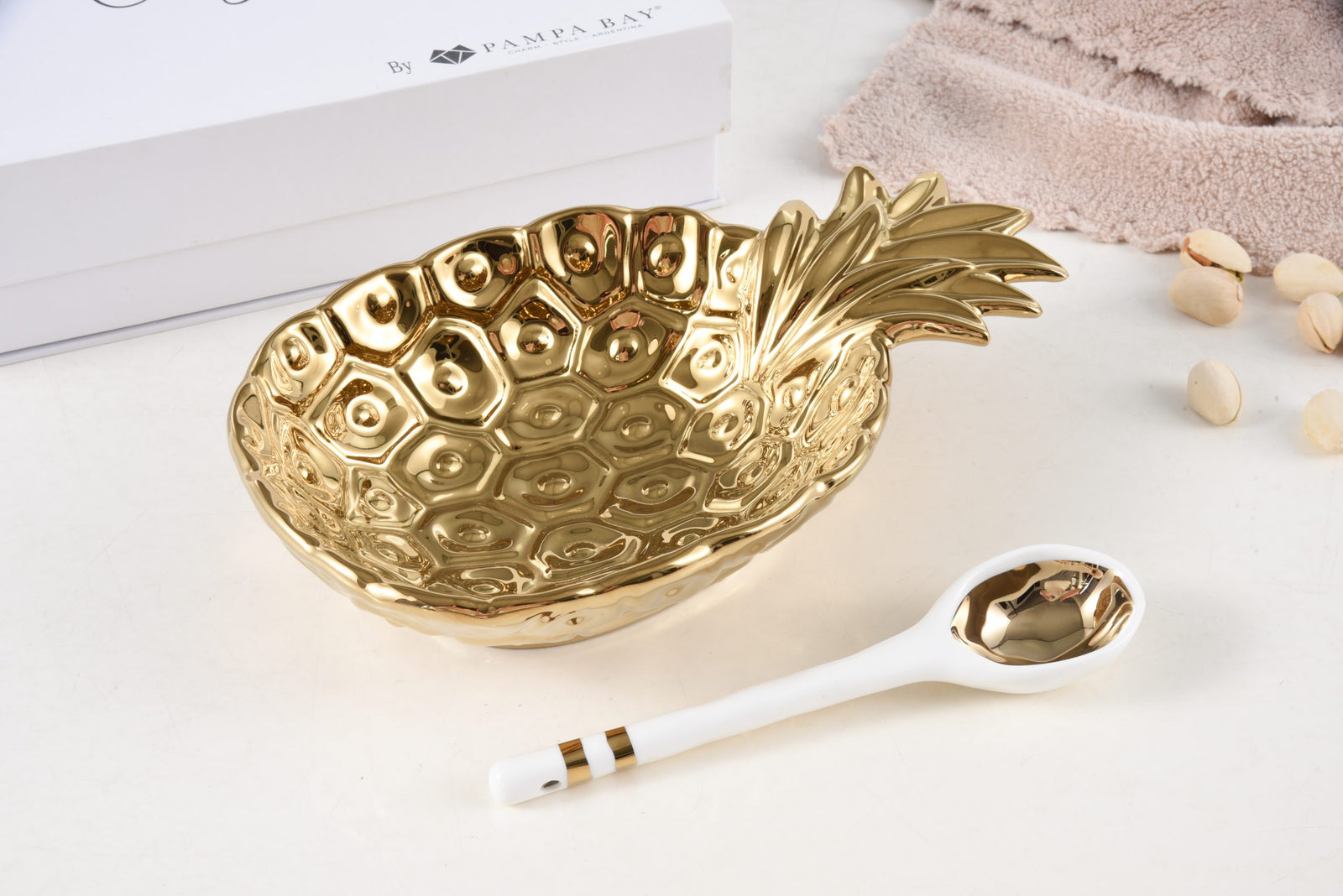 Pampa Bay Get Gifty - The Golden Pineapple Set Gold pineapple-shaped dish