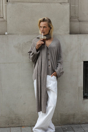 Sophie Store Relaxed Scarf - Donkey 100% Marino