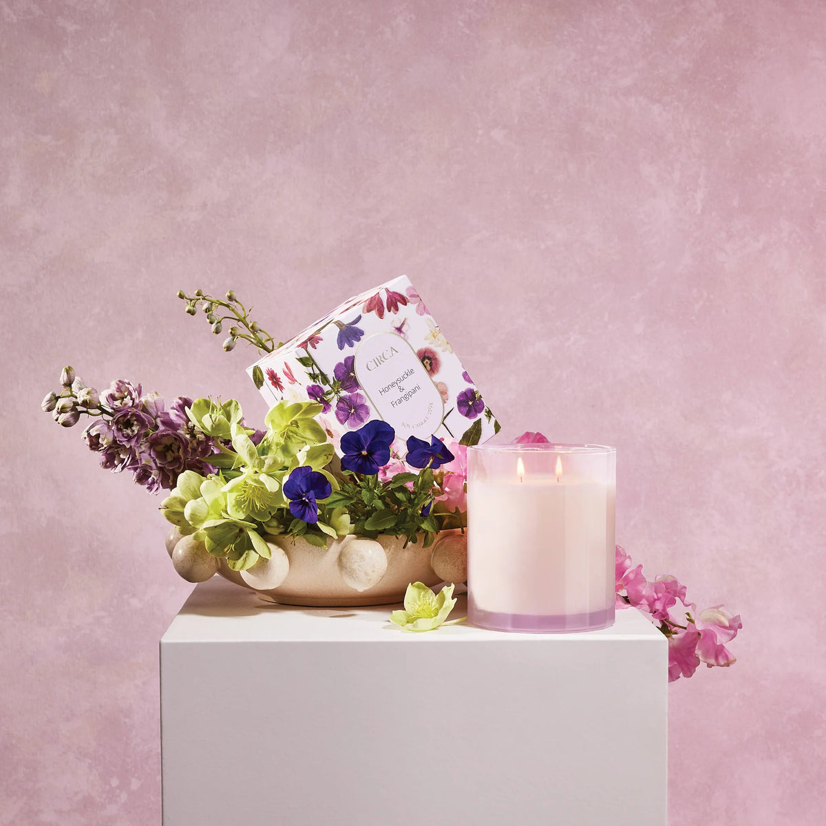 CIRCA Soy Candle 350g - Honeysuckle & Frangipani