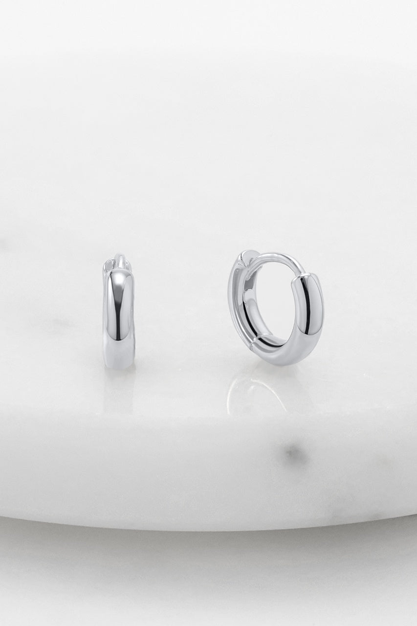 Suri Huggie - Silver - Earrings