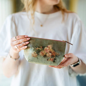 Te Papa Store Old Masters - Pouch - Roses
