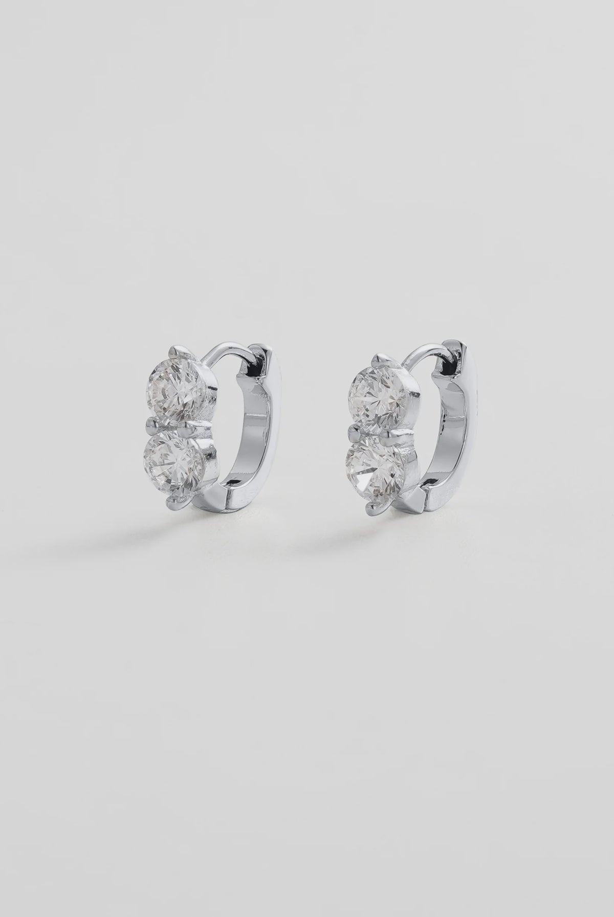 ZAFINO 7795 Zoe Huggie - Silver