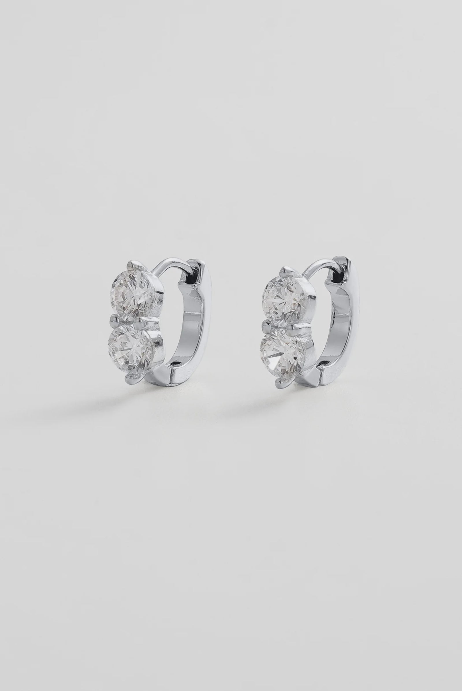ZAFINO 7795 Zoe Huggie - Silver
