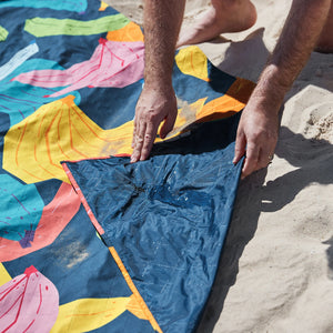 Dock & Bay Beach Blanket Large Bananarama Colorful banana-patterned picnic blanket