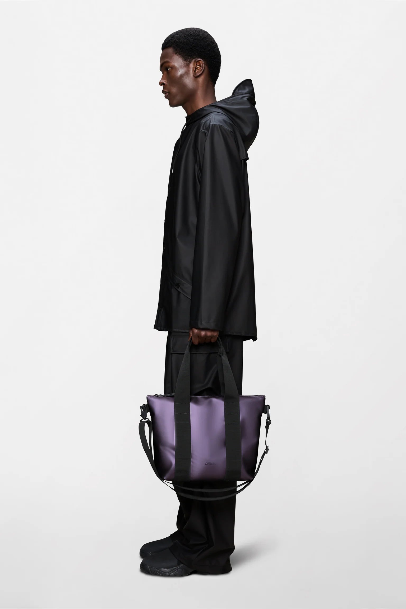 RAINS Tote Bag Micro Purple duffel bag with black straps