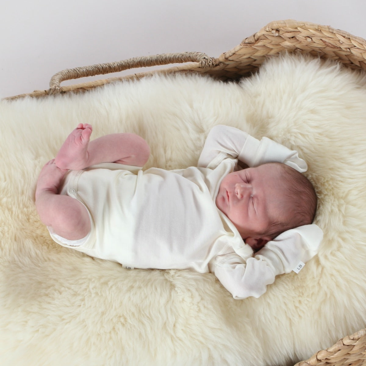 little bee by dimples Merino Mittens