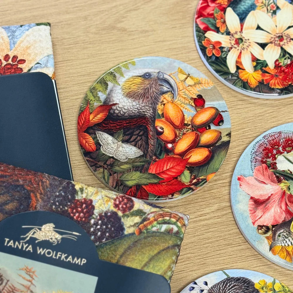 TANYA WOLFKAMP Coaster - Vintage - Kaka Round coaster with a parrot and tropical elements design